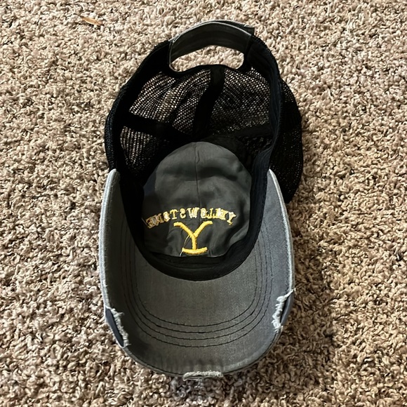 Yellowstone Dutton Ranch Mesh Hat - Picture 2 of 3